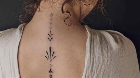 tatuajes en la columna para mujeres|Más de 30 ideas de tatuajes en la columna para mujeres